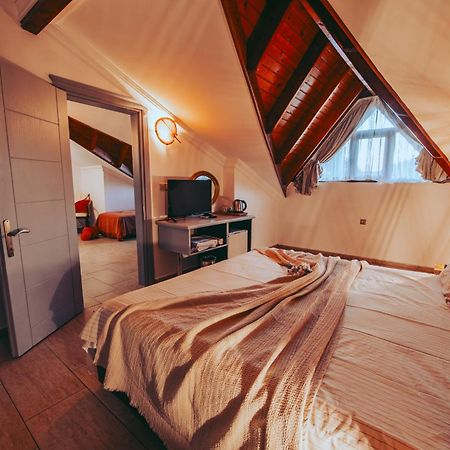 Mesken Inn Hotel Гьочек Екстериор снимка