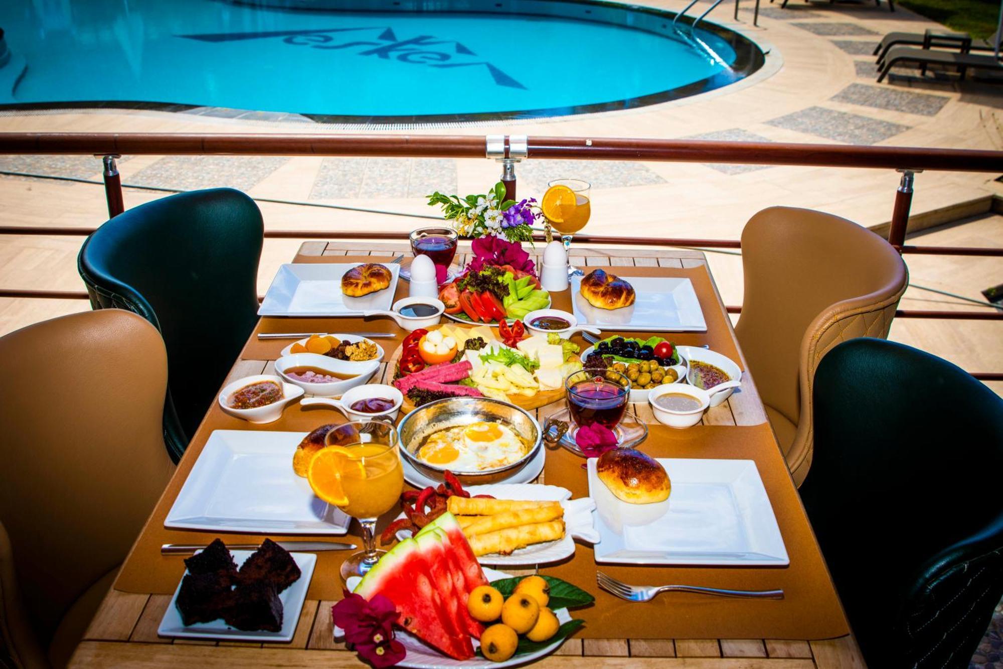 Mesken Inn Hotel Гьочек Екстериор снимка