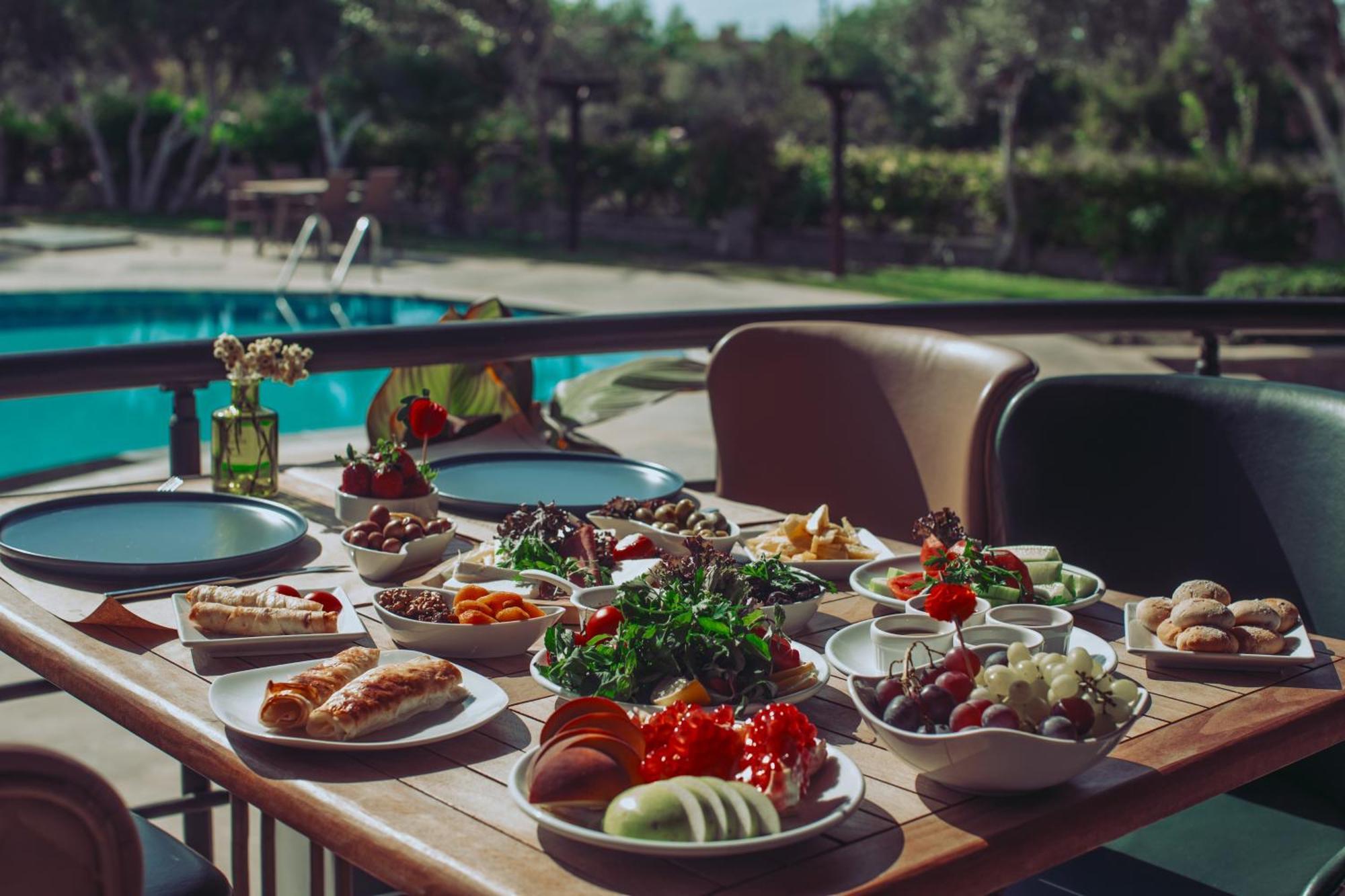 Mesken Inn Hotel Гьочек Екстериор снимка