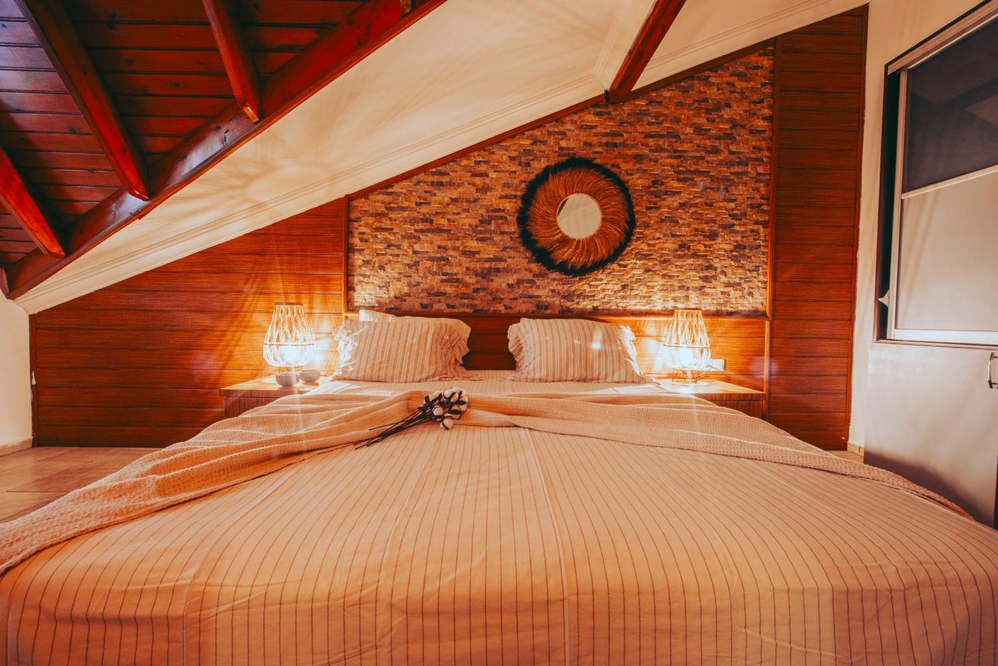 Mesken Inn Hotel Гьочек Екстериор снимка