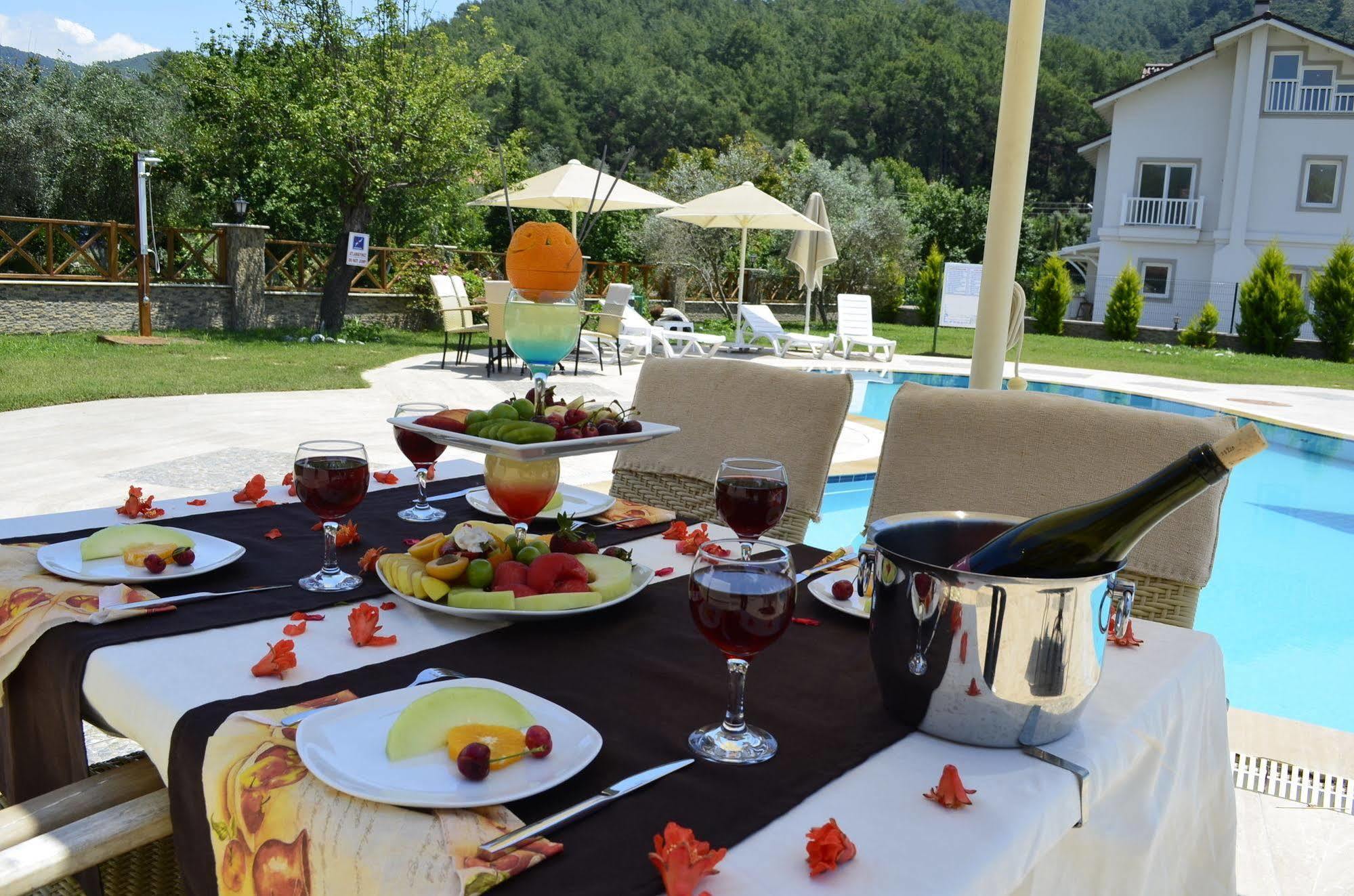 Mesken Inn Hotel Гьочек Екстериор снимка