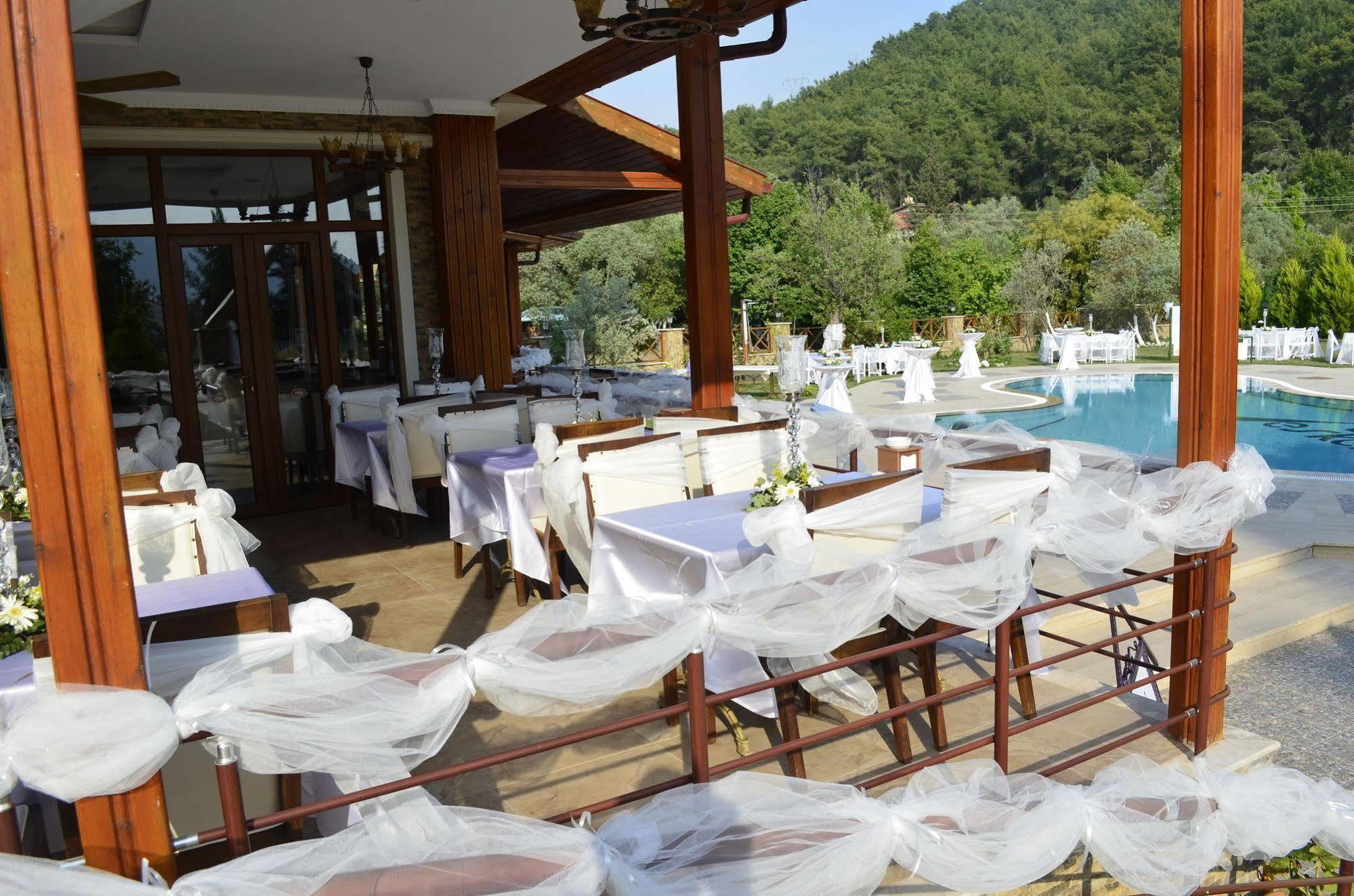 Mesken Inn Hotel Гьочек Екстериор снимка
